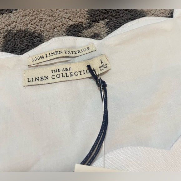 Abercrombie Premium Linen Scallop Hem Top - Picture 5 of 6